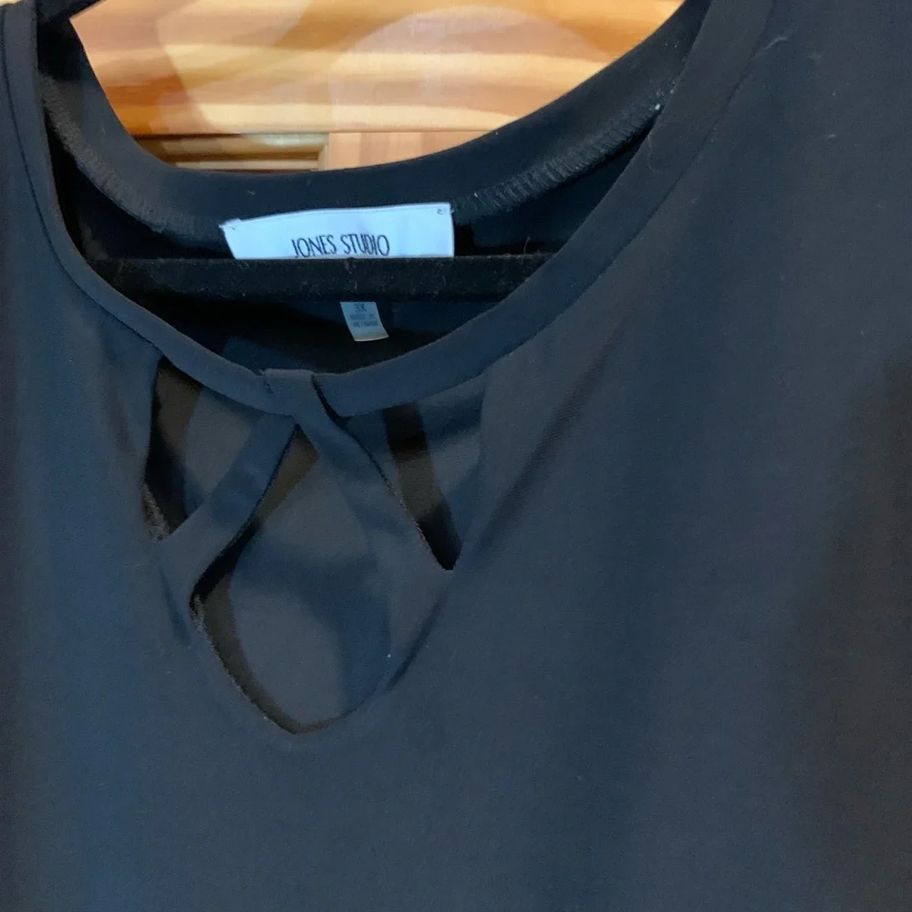 Jones Studio Black Sleeveless Blouse - Picture 2 of 7